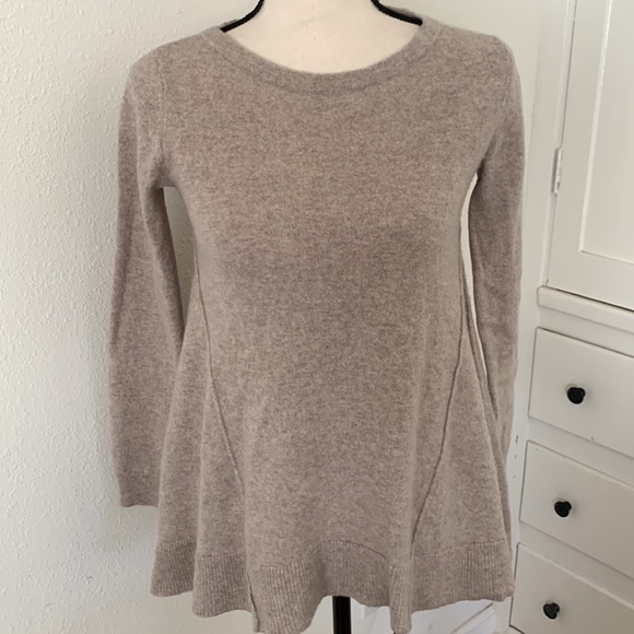 Premise Cashmere sweater size XS flares out at the bottom - Picture 2 of 6